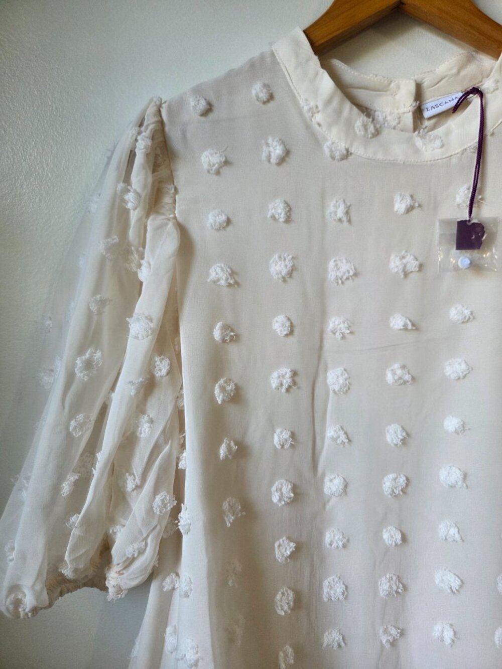 NEW NEVER WORN LASCANA TEXTURED CREAM TOP PUFFED SLEEVES M - Picture 8 of 16